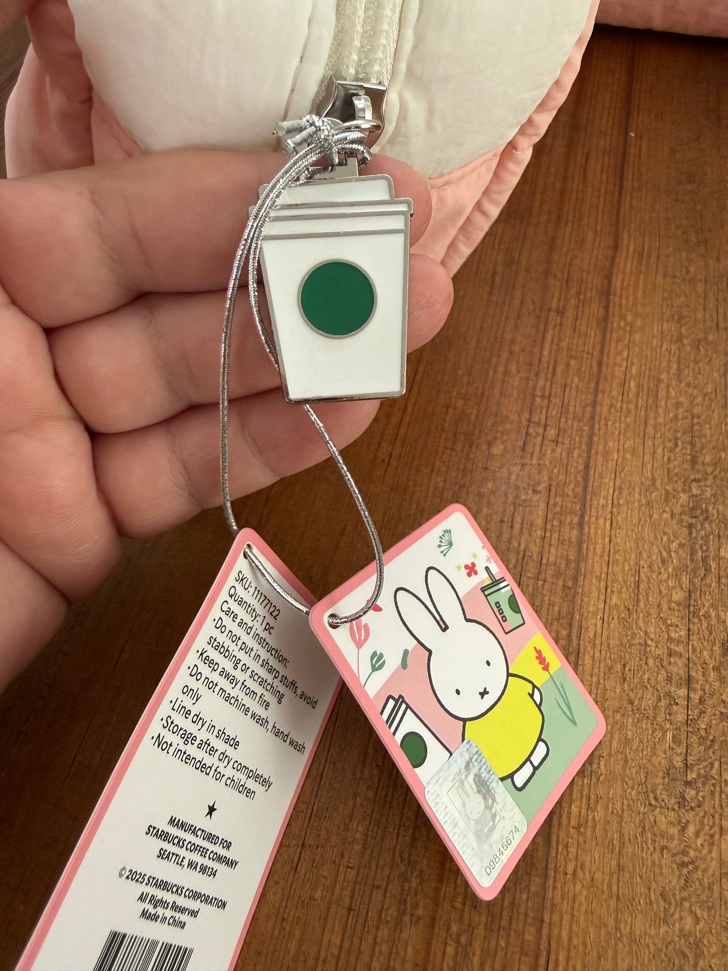 2025 Starbucks Tailandia + Miffy Pouch