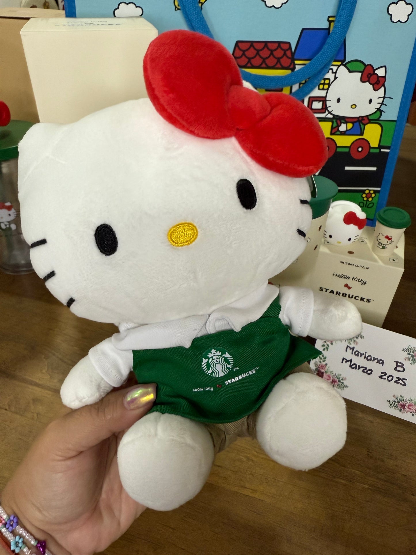 2025 Starbucks Asia Hello Kitty Peluche